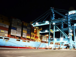 https://www.ajot.com/images/uploads/article/jaxport-cranes-maersk.jpg