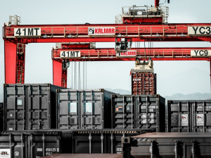 https://www.ajot.com/images/uploads/article/kalmar-cranes.jpg