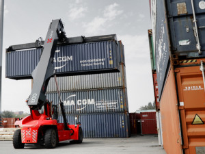 Kalmar and Groupe Combronde continue 10-year partnership with new order for Eco reachstackers