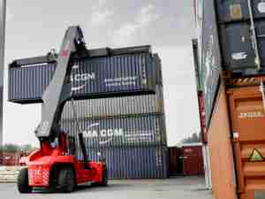 Kalmar and Groupe Combronde continue 10-year partnership with new order for Eco reachstackers