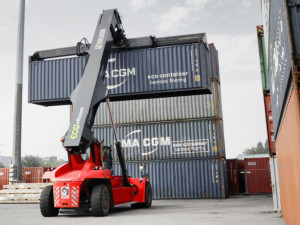 https://www.ajot.com/images/uploads/article/kalmar-eco-reachstacker.jpg