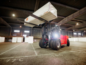 https://www.ajot.com/images/uploads/article/kalmar-esential-forklift.jpg