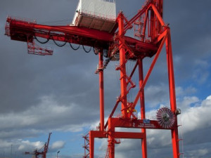 https://www.ajot.com/images/uploads/article/kalmar-port-crane.jpg