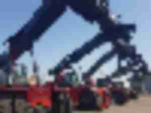 https://www.ajot.com/images/uploads/article/kalmar-stacker-machines-at-ashdod.jpg