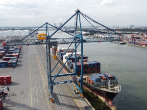 https://www.ajot.com/images/uploads/article/liebherr-images-sts-at-antwerp-container-terminal.jpg