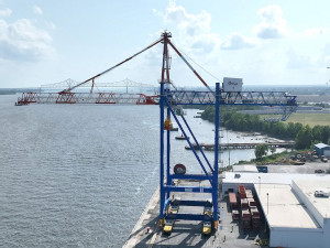 Liebherr delivers high-quality ship to shore (STS) container crane from Ireland to PSA Penn Terminals