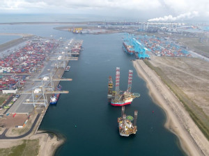 https://www.ajot.com/images/uploads/article/maasvlakte-paul-martens.jpg