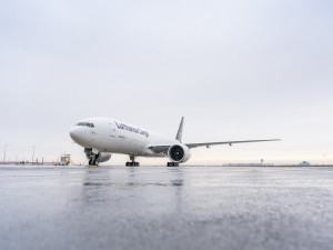 https://www.ajot.com/images/uploads/article/new-Lufthansa-Boeing-777-arrives.jpg