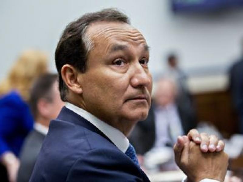 Dead-Dog Outcry Amps Up Pressure on United CEO Oscar Munoz