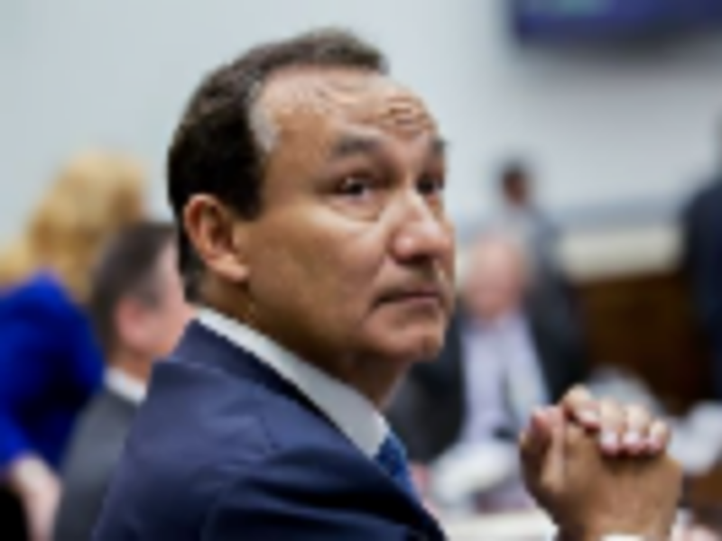 Dead-Dog Outcry Amps Up Pressure on United CEO Oscar Munoz