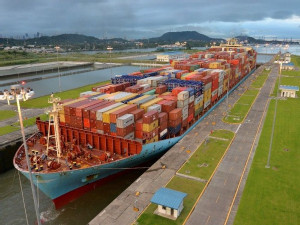 https://www.ajot.com/images/uploads/article/panama-canal-expansoin-1000-days-container-ship.jpg