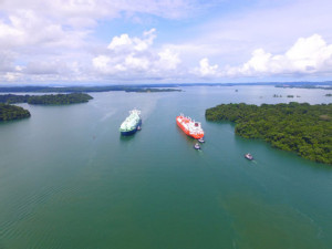 https://www.ajot.com/images/uploads/article/panama-canal-lng-vessels.jpg