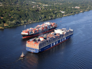 https://www.ajot.com/images/uploads/article/port-hamburg-cma-cgm-yang-ming-traffic.JPG