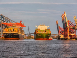 https://www.ajot.com/images/uploads/article/port-hamburg-container_cma-cgm-alexander-von-humboldt_copyright_hhm_glaubitt.jpg