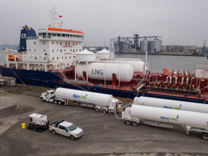 https://www.ajot.com/images/uploads/article/port-hamilton-lng-bunkering.jpg