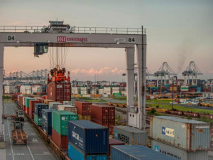 https://www.ajot.com/images/uploads/article/port-of-savana-konecrane-intermodal-containers.jpg