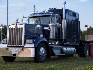 Trucking industry takes City Hall rallying against “Onerous, Ill-Conceived” program which targets trucks for idling