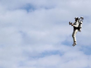 https://www.ajot.com/images/uploads/article/skynews-jet-pack-los-angeles_5084233.jpg