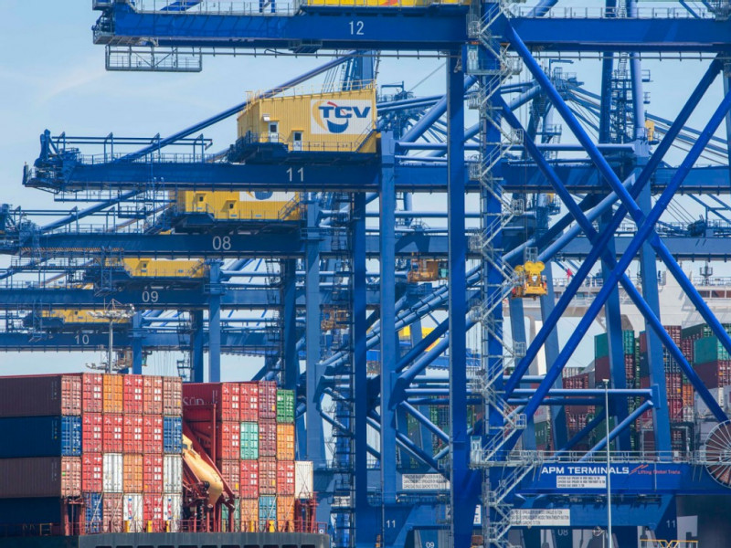 Business activity continues to boost  Valenciaport with a growth of 5.89% in goods and 3.53% in containers