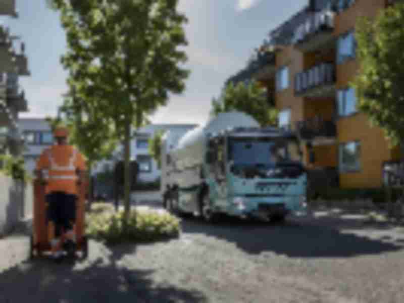 Volvo Trucks launches sales of electric trucks for urban transport