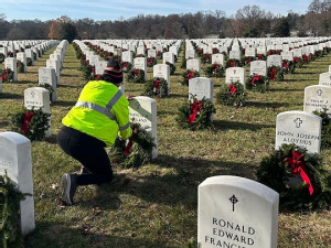 Schneider drivers “Live with Purpose” by participating in Wreaths Across America