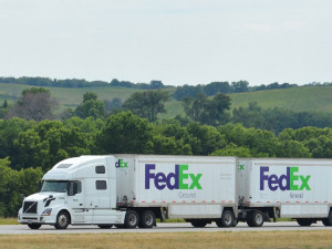 https://www.ajot.com/images/uploads/article/fedex-double--33-tandem-trailer.jpg