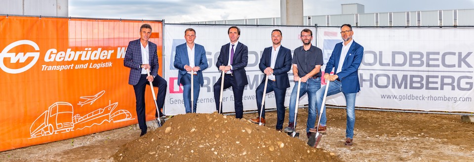 At the ground-breaking ceremony on July 22 (from left to right): Gerhard Haas (Branch Manager Gebrüder Weiss Graz), Michael Schmid (Managing Director Goldbeck-Rhomberg), Wolfram Senger-Weiss (CEO Gebrüder Weiss), Alexander Liebewein (Branch Manager Goldbeck-Rhomberg Salzburg), Martin Reinprecht (Project Manager Gebrüder Weiss) and Martin Gasser (Project Manager Goldbeck-Rhomberg). (Source: Gebrüder Weiss / RIMO Foto)