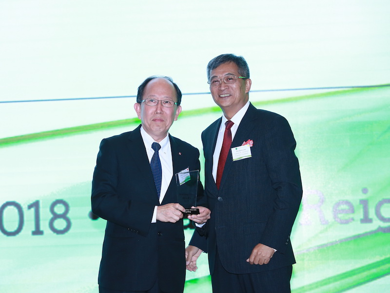 President of Yang Ming Shanghai office, T.S. Chia (left)