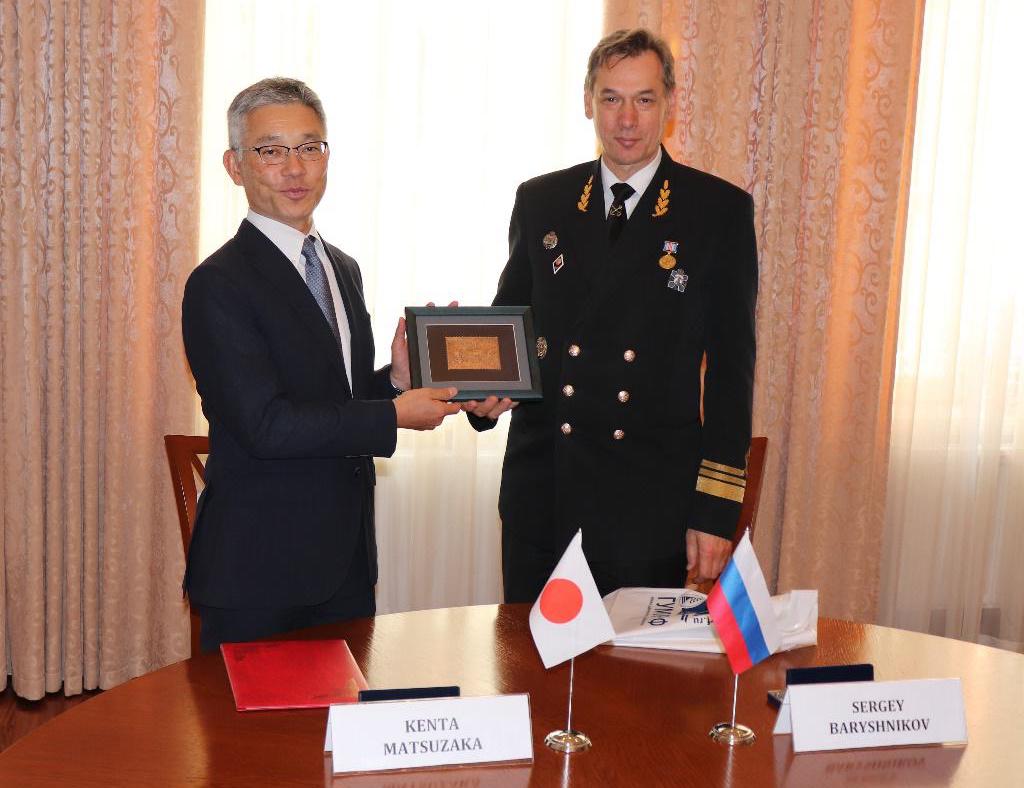 Mr. Kenta Matsuzaka, Managing Executive Officer of MOL(left), and Mr. Sergey O. Baryshnikov, Rector of Makarov University(right)