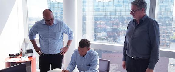 Signature of the contract in Hamburg on July 5th. From left to right: Frank Haltermann, Jerker Hartwall and Gehard Habedank.