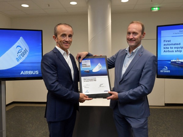 incent Bernatets (left), CEO AirSeas, and Benoit Lemonnier, Head of Transport & Logistics Airbus, after signing the Certificate Order at the SMM Maritime Trade Fair 2018 in Hamburg.