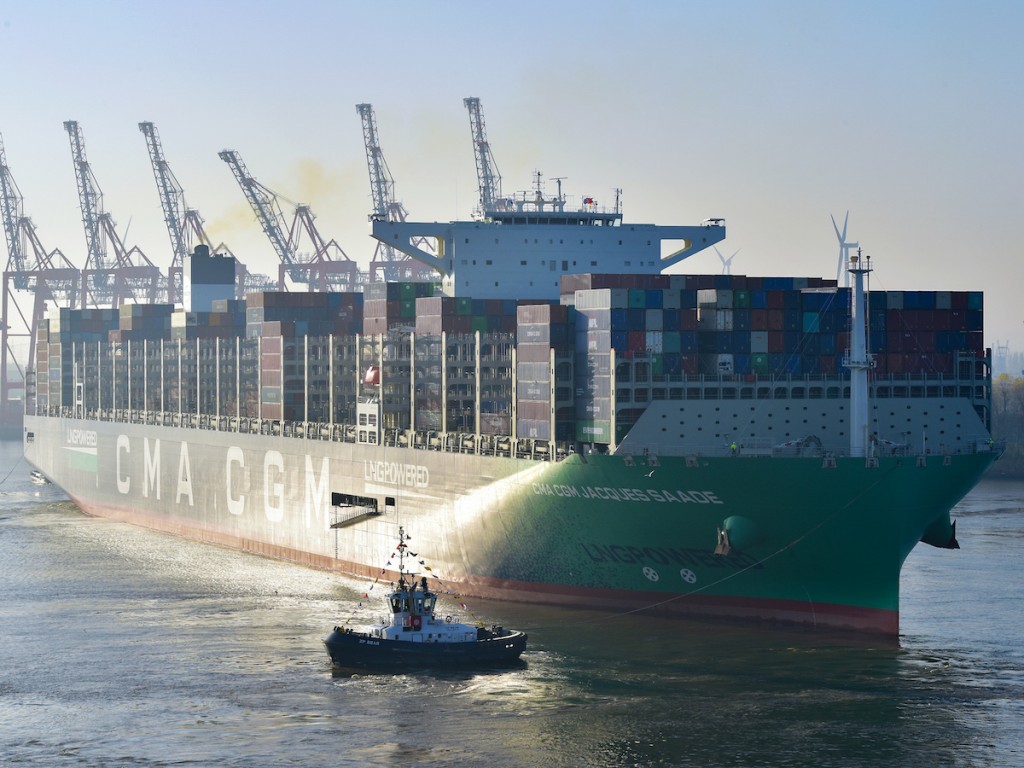 On Sunday the CMA CGM Jacques Saadé was the first LNG containership of the Megamax class to berth at the Eurogate Terminal.