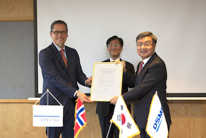 Presentation of the SOLIDUS GASA (from left): DNV GL Group President & CEO Remi Eriksen (R), Yun-Mo Sung, Korean Minister of Trade, Industry and Energy (MOTIE), and DSME President & CEO Sung-Geun Lee, at the DNV GL headquarters in Høvik.