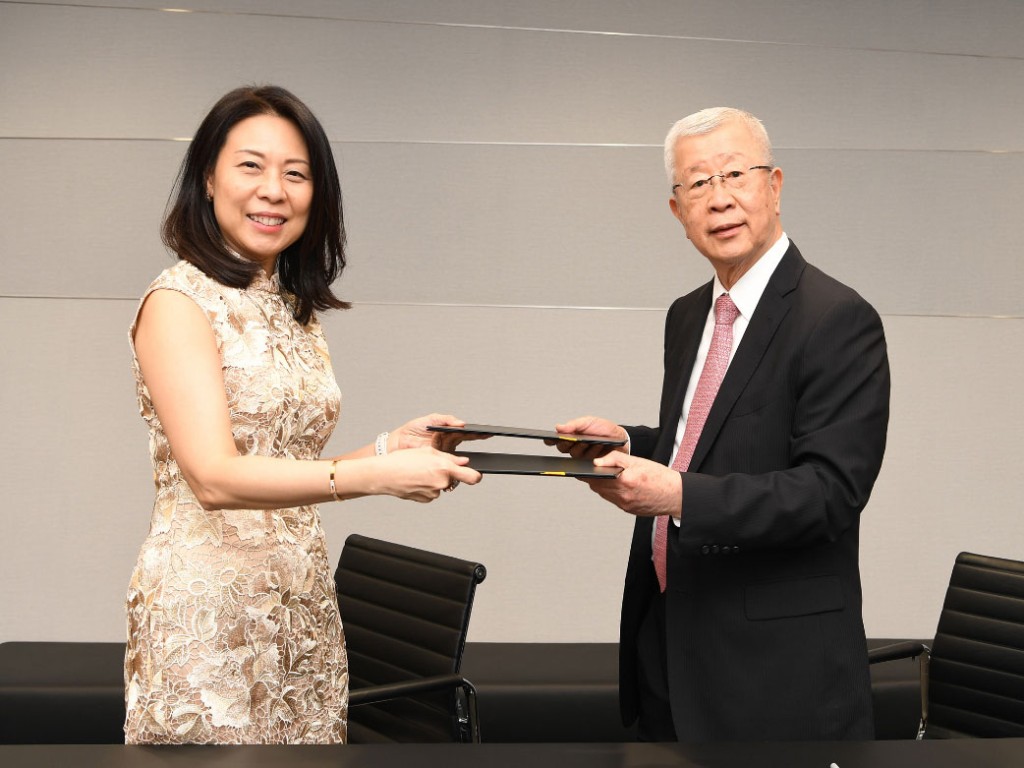 Left: Ms Elaine Lam, Head, Global Corporate Banking, OCBC Bank Right: Mr CK Ong, President, U-Ming Marine Transport Corporation