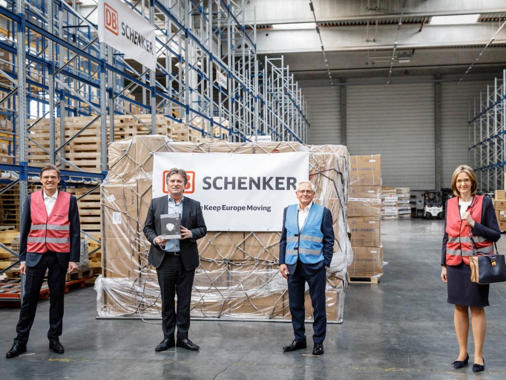 Business and politics working closely together - Photo courtesy of DB Schenker