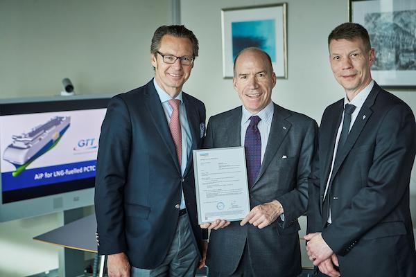 From left to right: Knut Ørbeck-Nilssen, CEO of DNV Maritime Philippe Berterottière, Chairman and CEO of GTT Kristian Knaapi, Sales Manager of Deltamarin