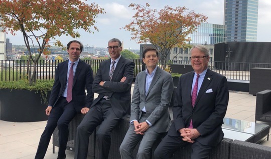 At the contract signing in Frankfurt (from left to right): Wolfram Senger-Weiss (CEO of Gebrüder Weiss) and Lothar Thoma (Managing Director Air & Sea at Gebrüder Weiss) with Hans-Christian Specht and Eduard Dubbers-Albrecht (both Managing Directors at Ipsen Logistics).