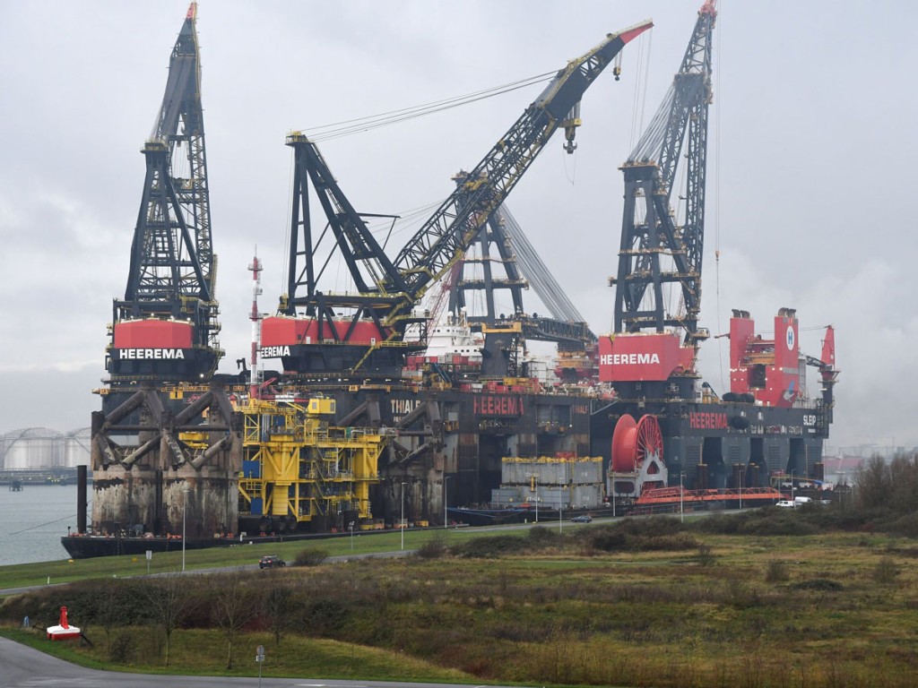  Heerema's Thialf. Photo by Ries van Wendel de Joode