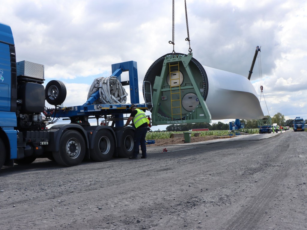 Making quick work of the unloading process (Photo: Goldhofer)