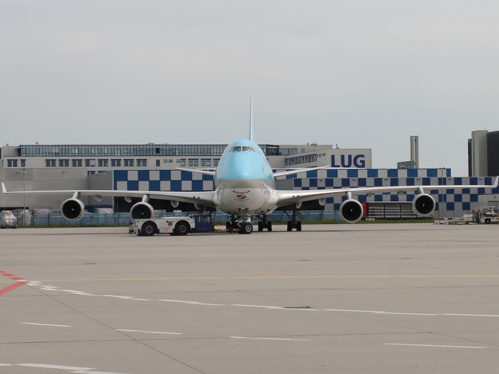 Korean Air aircraft at Frankfurt/Main airport