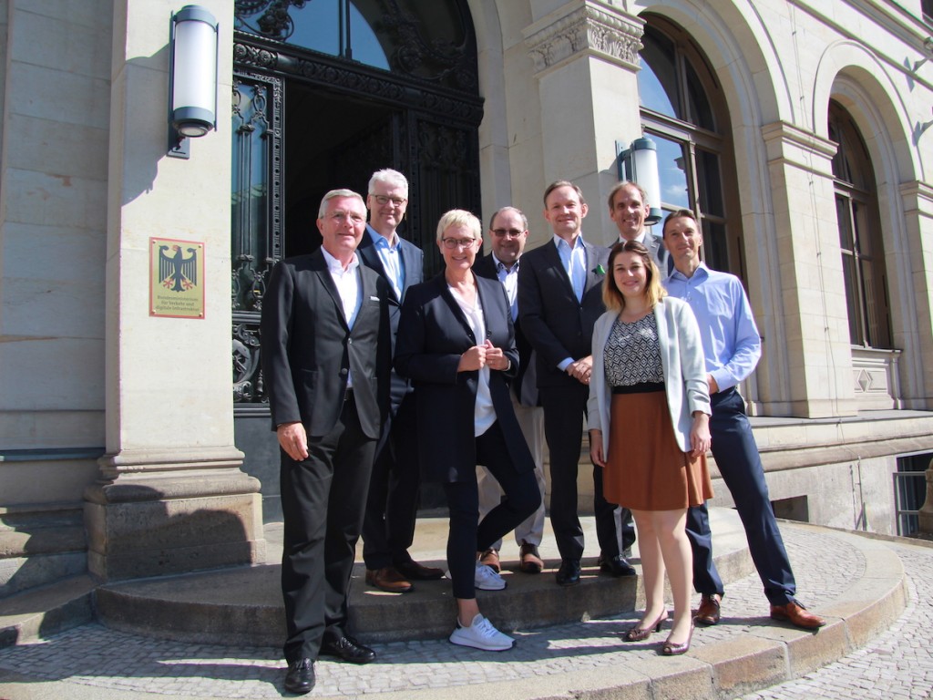 The Logistics Hall of Fame (LHOF) Council met last Friday in Berlin at the Federal Ministry of Transport and Digital Infrastructure (1st row, from left): Prof. Dr. Dr. h. c. Michael ten Hompel (Managing Director Fraunhofer IML, member of the LHOF), Anita Würmser (Managing Chairwoman of the Jury), Jacqueline Göbel (Logistics Editor WirtschaftsWoche). (2nd row, from left): Jochen Quick (President BWVL), Prof. Dr. Thomas Wimmer (Chairman of the Board BVL), Marten Bosselmann (Chairman BIEK), Peter Lüttjohann (Head of the Freight Transport and Logistics Department BMVI), Jens Pawlowski (Head of BGL office Berlin). Source: LHOF