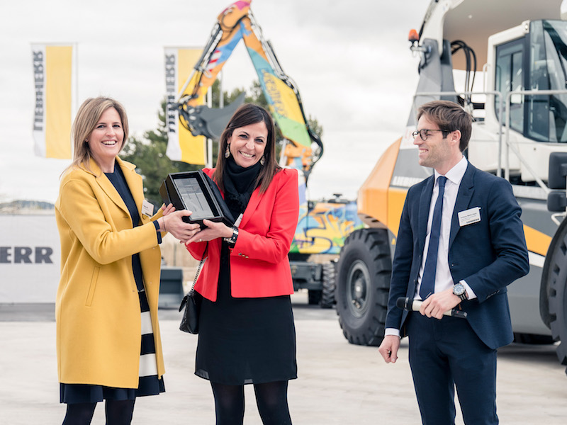 Patricia Rüf, Liebherr Member of the Board of Management, Samira Himeur, Head of Development at Lyon Terminal and Anthony Martin-Garin, Divisional Manager Maritime Cranes at Liebherr France, presenting the keepsake at the branch opening in Rognac, France.