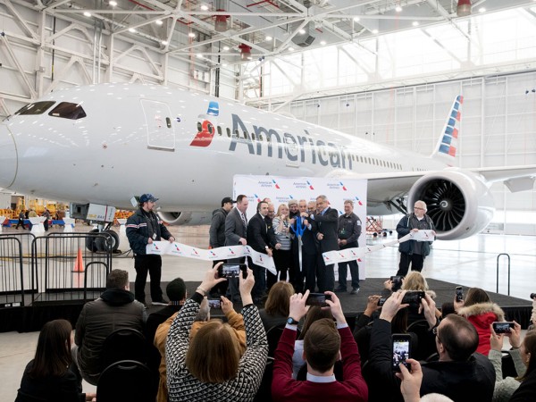 (Left to right) Franco Tedeschi, Commissioner Jamie Rhee, Mayor Rahm Emanuel and David Seymour officially cut the ribbon on the new hangar. Photo courtesy of Brooke Collins/City of Chicago.