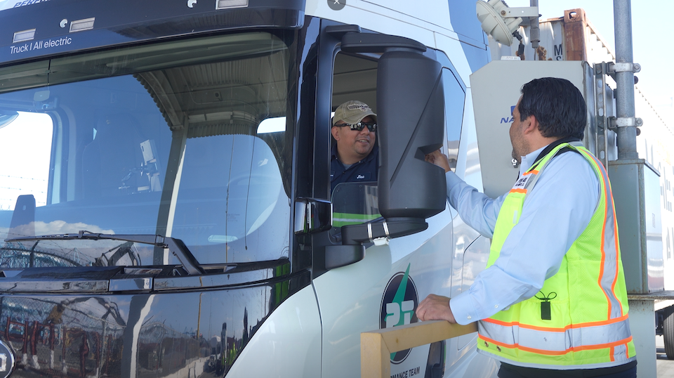 Clean Truck Express lane opens at Pier 400 Los Angeles AJOT.COM