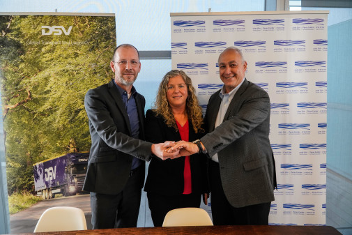 From left: Group CCO René Falch Olesen with Sigal Mannheim-Katzovich (MD, DSV Israel) and President of PCPI Chemi Peres