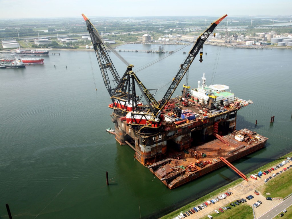 Thialf Calandkanaal - Heerema Marine Contractors