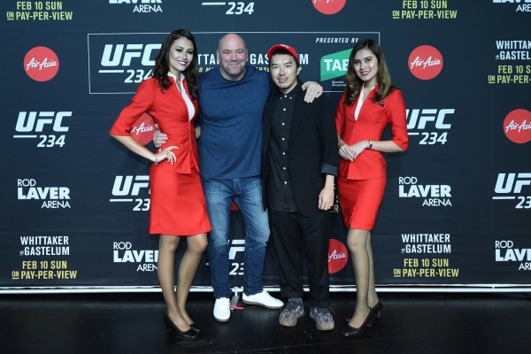 (2nd from left) UFC President Dana White and AirAsia Group Head of Branding Rudy Khaw flanked by AirAsia Cabin Crew