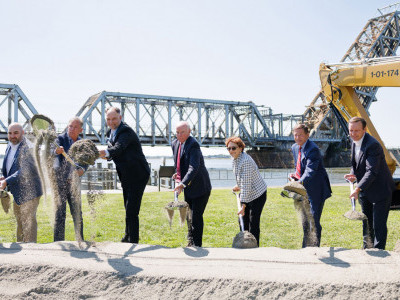 https://www.ajot.com/images/uploads/article/Amtrak-Connecticut-River-Bridge-Groundbreaking.jpg