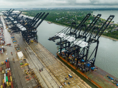 https://www.ajot.com/images/uploads/article/Bayport_Container_Terminal_1.jpg