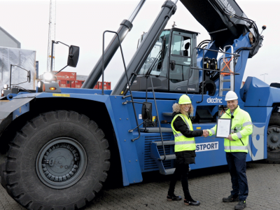 https://www.ajot.com/images/uploads/article/Kalmar-delivers-4-reachstackers-to-Westport-AS.png